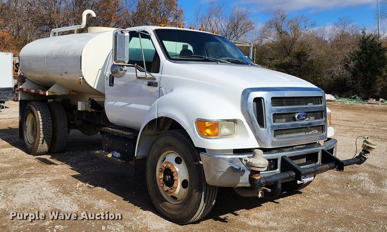 image for item DM4899 2011 Ford F750 Super Duty  water truck