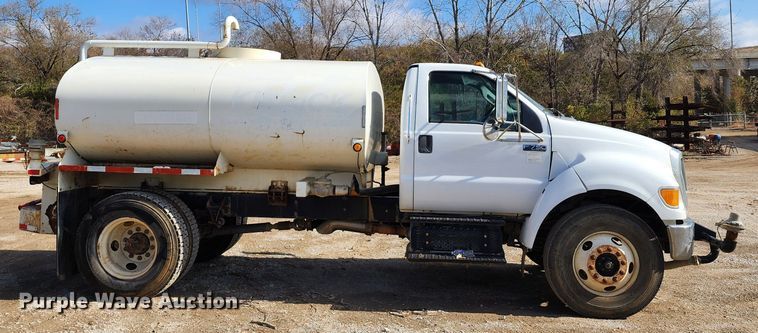 image for item DM4899 2011 Ford F750 Super Duty  water truck