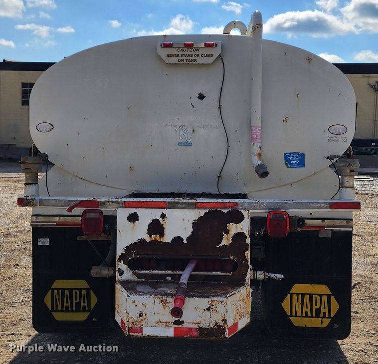 image for item DM4899 2011 Ford F750 Super Duty  water truck