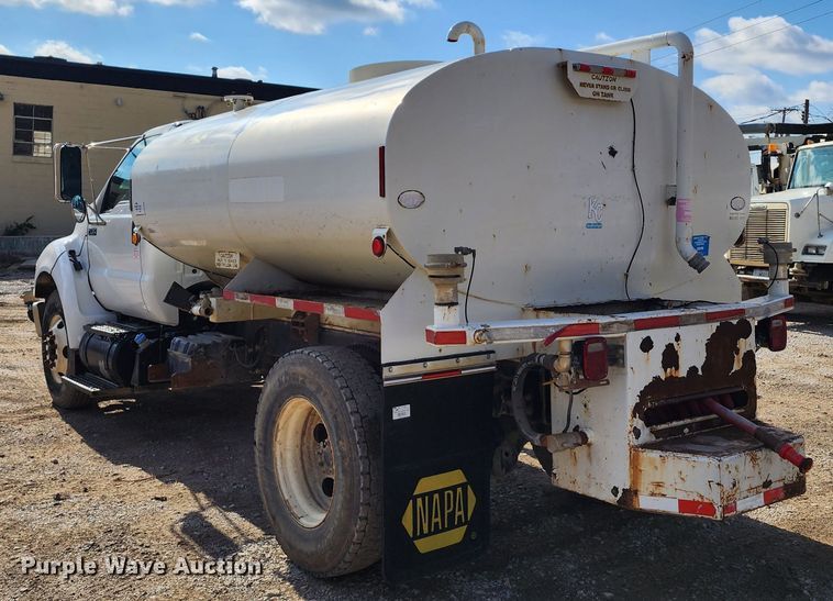 image for item DM4899 2011 Ford F750 Super Duty  water truck