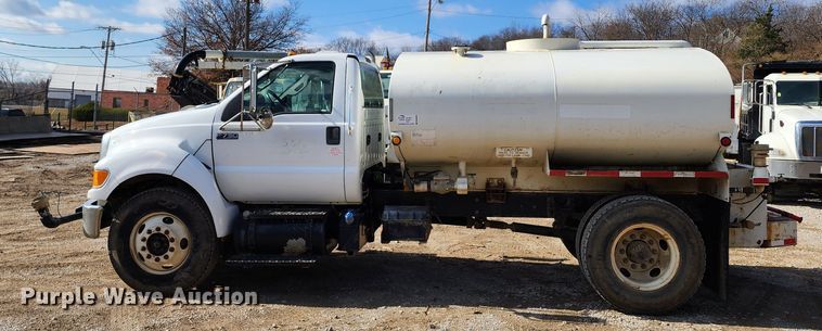 image for item DM4899 2011 Ford F750 Super Duty  water truck