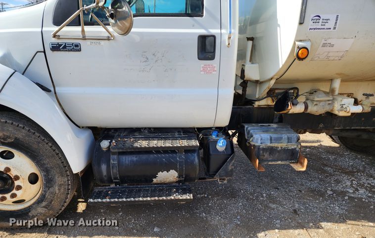 image for item DM4899 2011 Ford F750 Super Duty  water truck