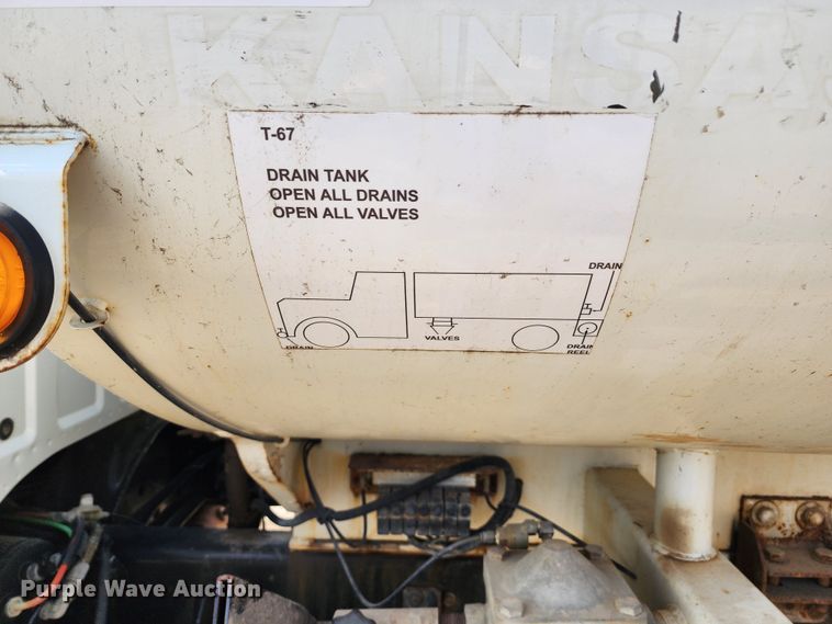 image for item DM4899 2011 Ford F750 Super Duty  water truck