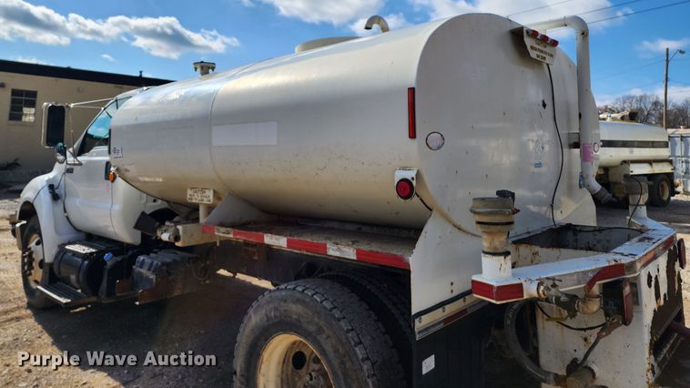 image for item DM4899 2011 Ford F750 Super Duty  water truck