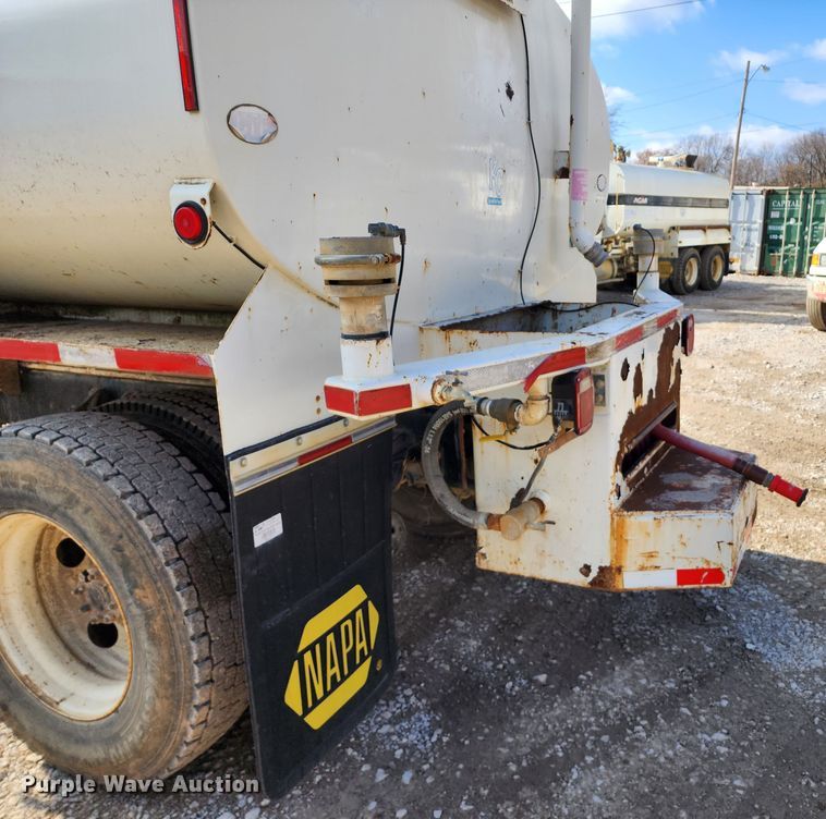 image for item DM4899 2011 Ford F750 Super Duty  water truck