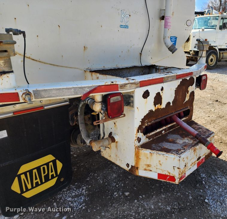 image for item DM4899 2011 Ford F750 Super Duty  water truck