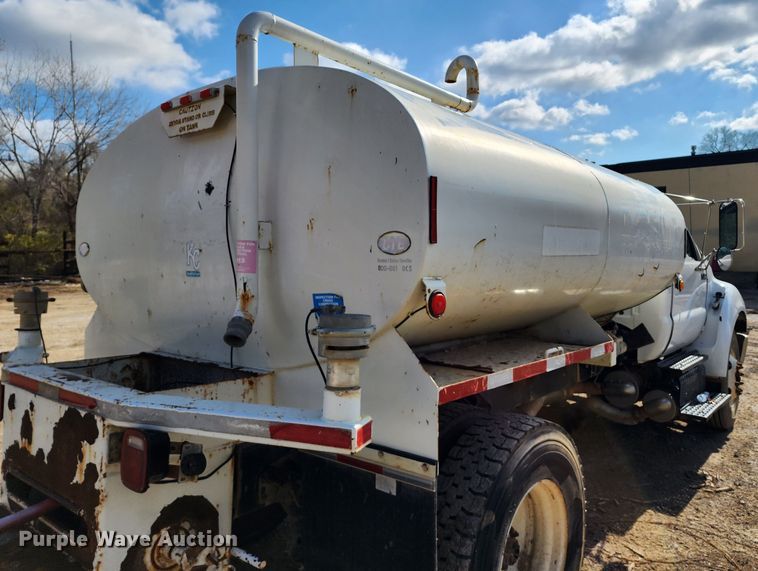 image for item DM4899 2011 Ford F750 Super Duty  water truck