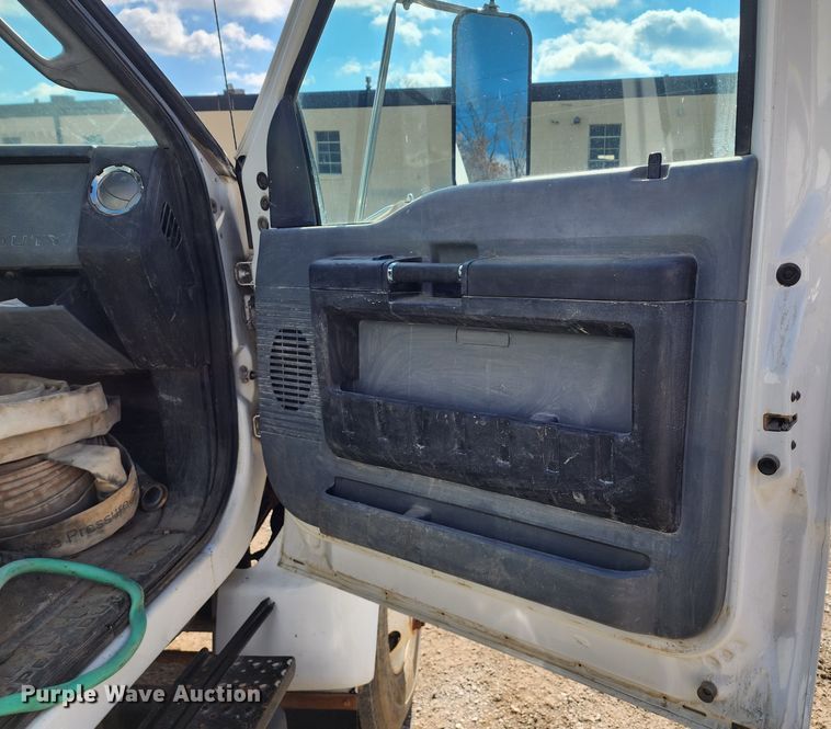 image for item DM4899 2011 Ford F750 Super Duty  water truck