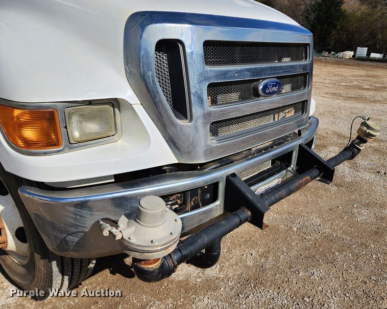image for item DM4899 2011 Ford F750 Super Duty  water truck
