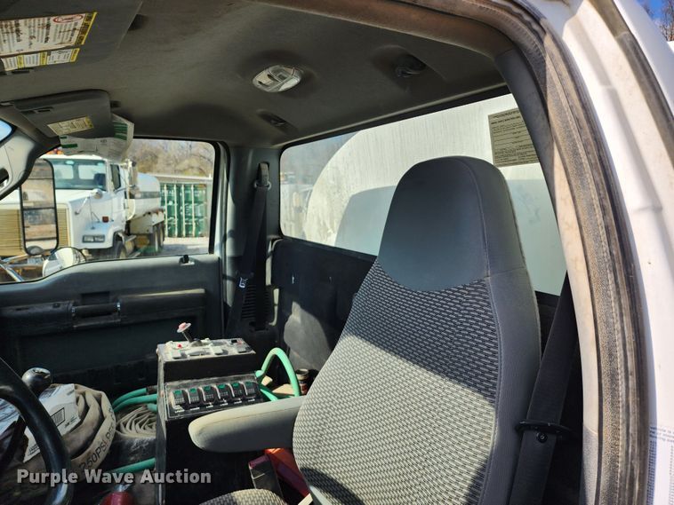 image for item DM4899 2011 Ford F750 Super Duty  water truck