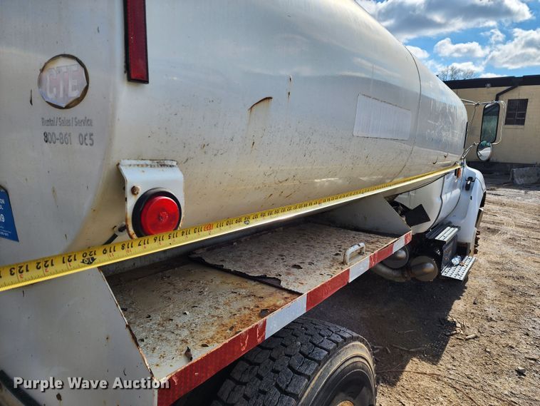 image for item DM4899 2011 Ford F750 Super Duty  water truck