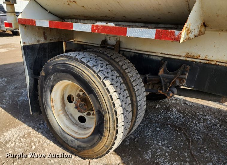 image for item DM4899 2011 Ford F750 Super Duty  water truck