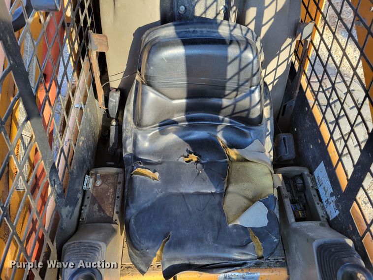 image for item DM8132 2006 Case 450  skid steer loader