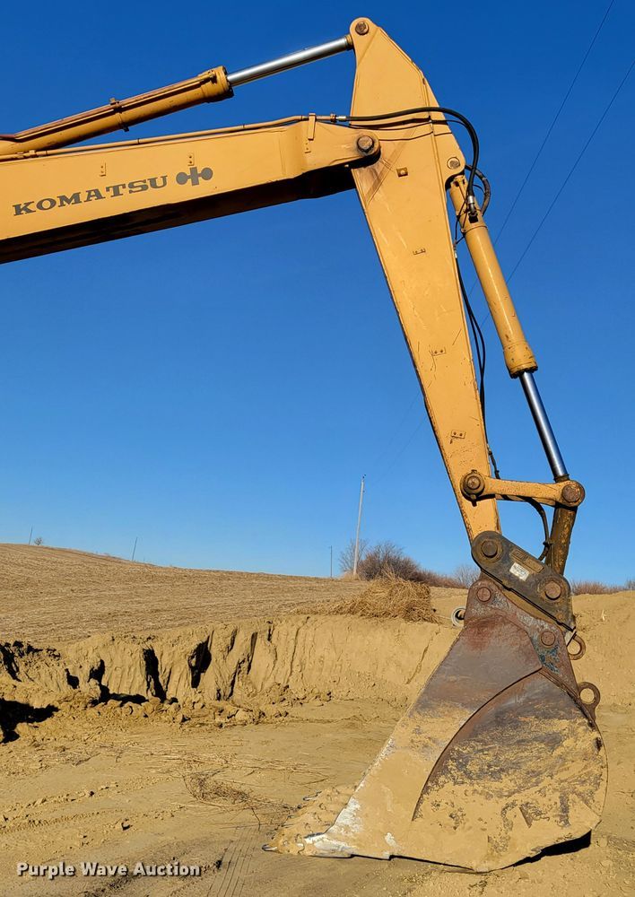 image for item DM8135 1987 Komatsu PC400LC-3  excavator