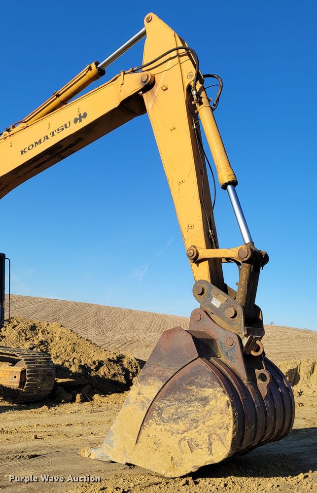 image for item DM8135 1987 Komatsu PC400LC-3  excavator