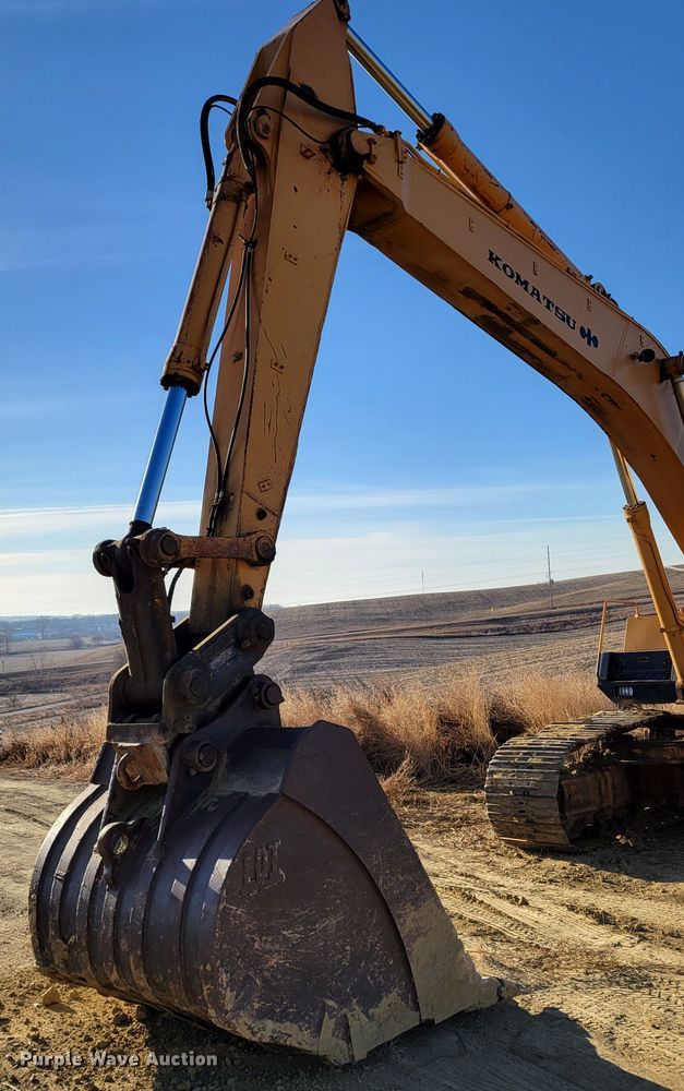 image for item DM8135 1987 Komatsu PC400LC-3  excavator