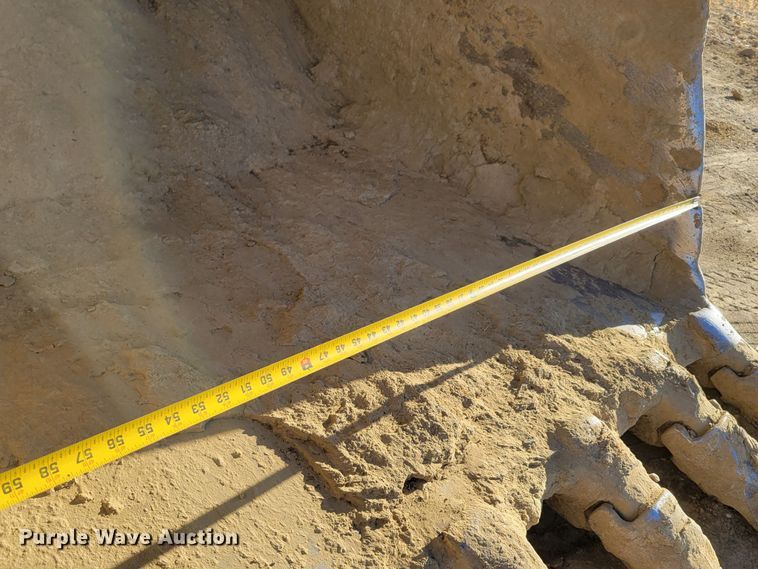 image for item DM8135 1987 Komatsu PC400LC-3  excavator