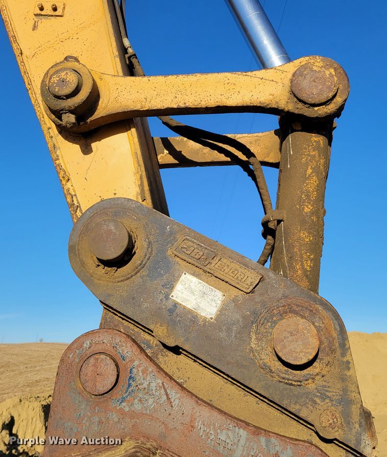 image for item DM8135 1987 Komatsu PC400LC-3  excavator