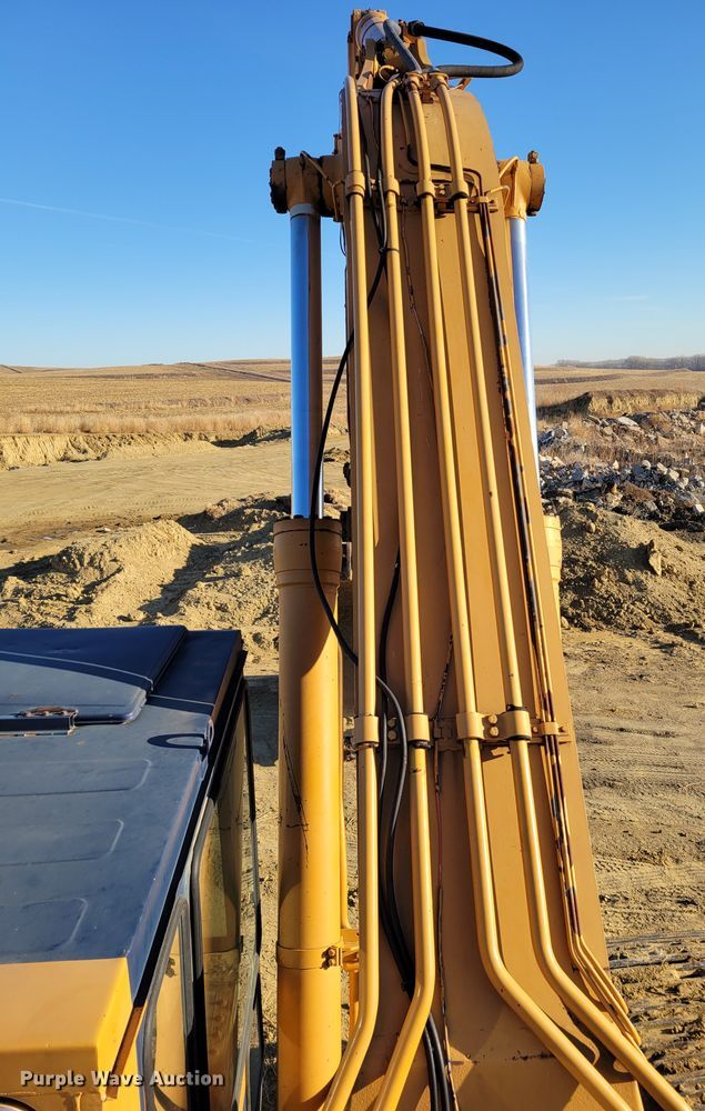 image for item DM8135 1987 Komatsu PC400LC-3  excavator