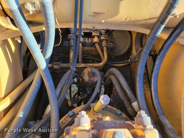 image for item DM8135 1987 Komatsu PC400LC-3  excavator