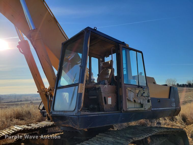 image for item DM8135 1987 Komatsu PC400LC-3  excavator