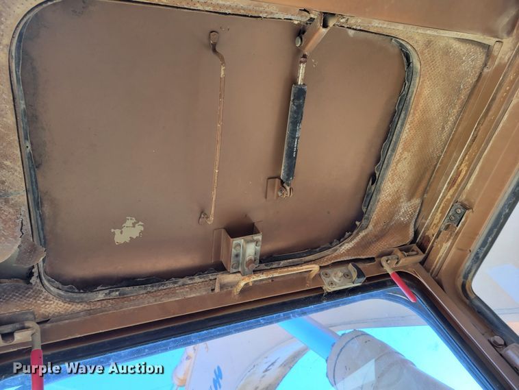 image for item DM8135 1987 Komatsu PC400LC-3  excavator