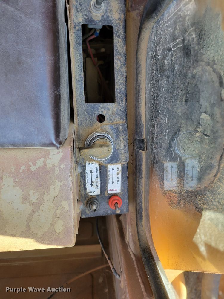 image for item DM8135 1987 Komatsu PC400LC-3  excavator