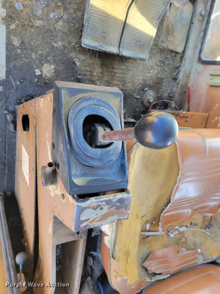 image for item DM8135 1987 Komatsu PC400LC-3  excavator