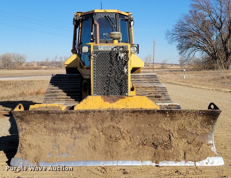 image for item DM8137 1997 Caterpillar D5M LGP  dozer