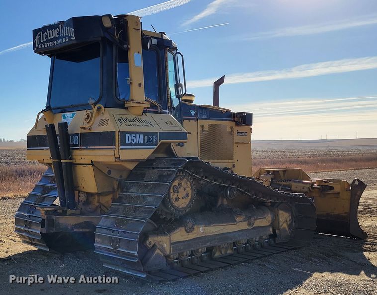 image for item DM8137 1997 Caterpillar D5M LGP  dozer