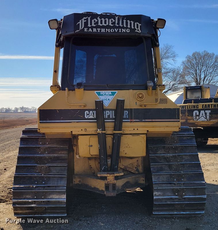 image for item DM8137 1997 Caterpillar D5M LGP  dozer