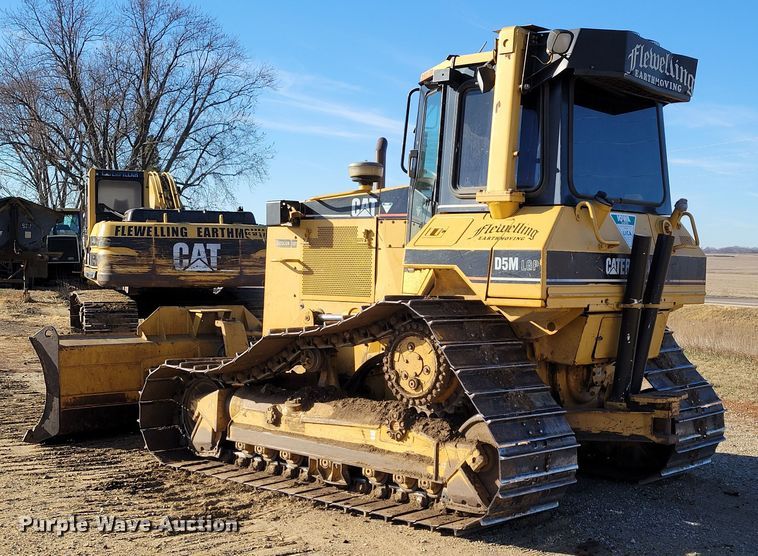 image for item DM8137 1997 Caterpillar D5M LGP  dozer