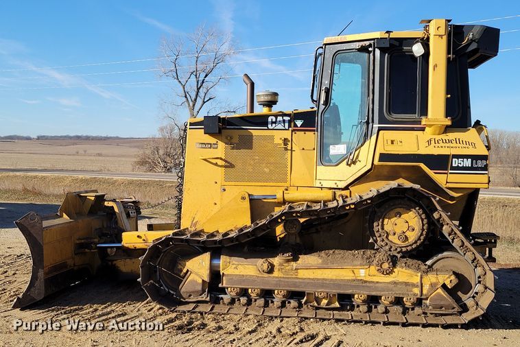 image for item DM8137 1997 Caterpillar D5M LGP  dozer