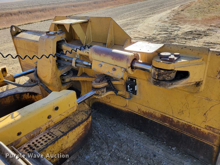 image for item DM8137 1997 Caterpillar D5M LGP  dozer