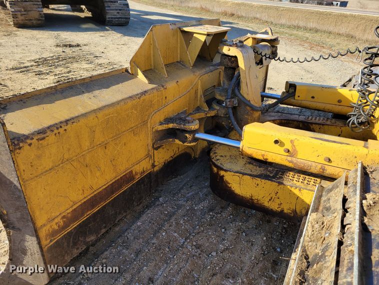 image for item DM8137 1997 Caterpillar D5M LGP  dozer