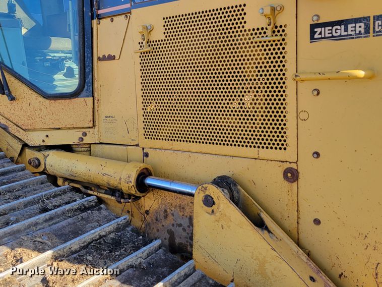 image for item DM8137 1997 Caterpillar D5M LGP  dozer