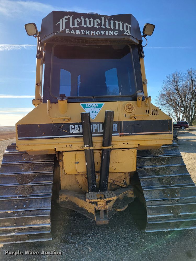 image for item DM8137 1997 Caterpillar D5M LGP  dozer