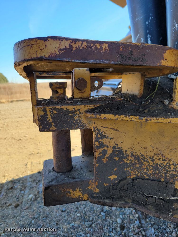 image for item DM8137 1997 Caterpillar D5M LGP  dozer