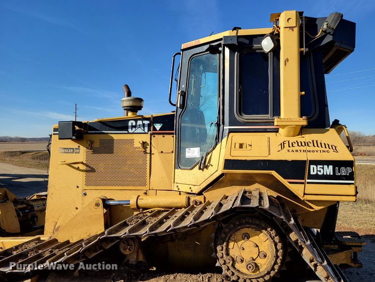 image for item DM8137 1997 Caterpillar D5M LGP  dozer