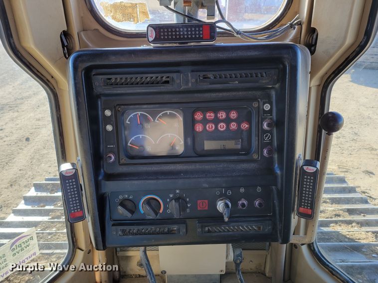 image for item DM8137 1997 Caterpillar D5M LGP  dozer