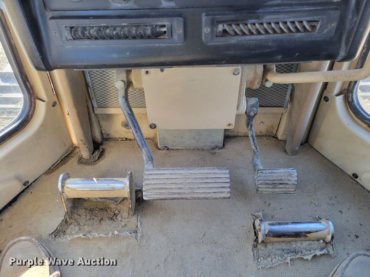 image for item DM8137 1997 Caterpillar D5M LGP  dozer