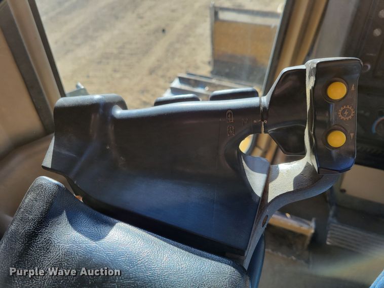 image for item DM8137 1997 Caterpillar D5M LGP  dozer