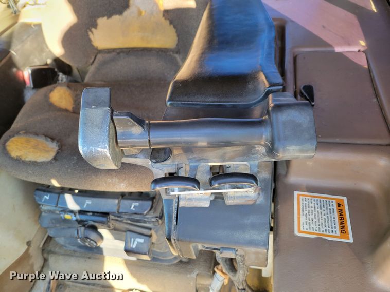 image for item DM8137 1997 Caterpillar D5M LGP  dozer