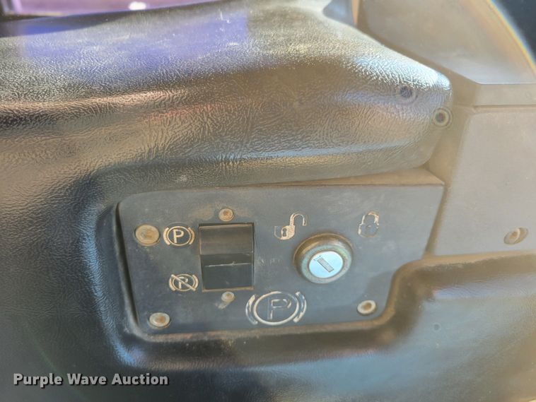 image for item DM8137 1997 Caterpillar D5M LGP  dozer