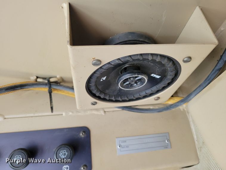 image for item DM8137 1997 Caterpillar D5M LGP  dozer