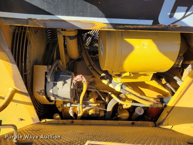 image for item DM8137 1997 Caterpillar D5M LGP  dozer