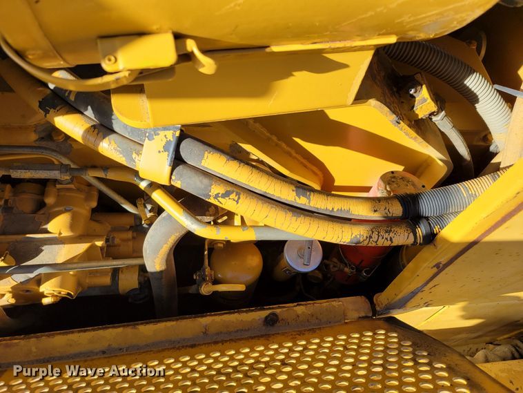 image for item DM8137 1997 Caterpillar D5M LGP  dozer