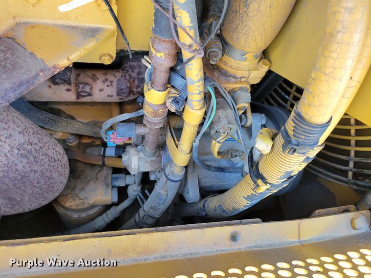 image for item DM8137 1997 Caterpillar D5M LGP  dozer