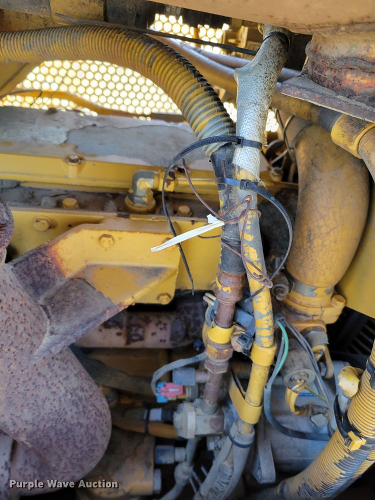 image for item DM8137 1997 Caterpillar D5M LGP  dozer