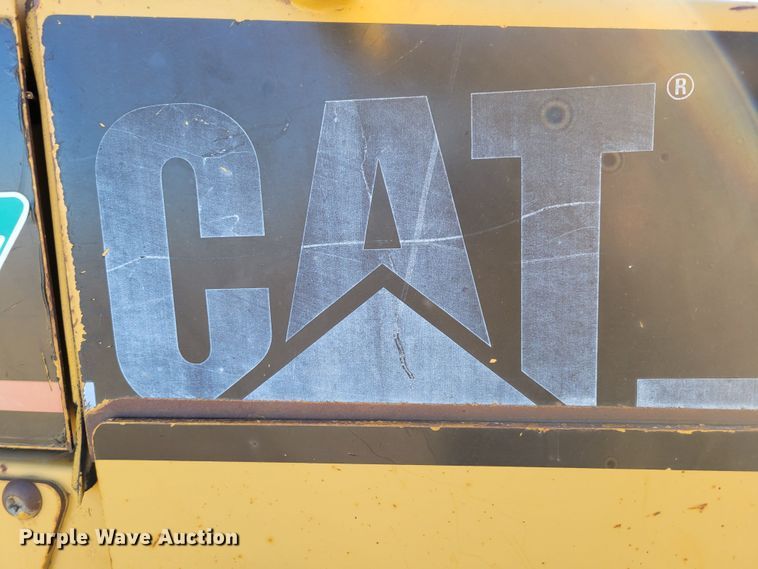 image for item DM8137 1997 Caterpillar D5M LGP  dozer